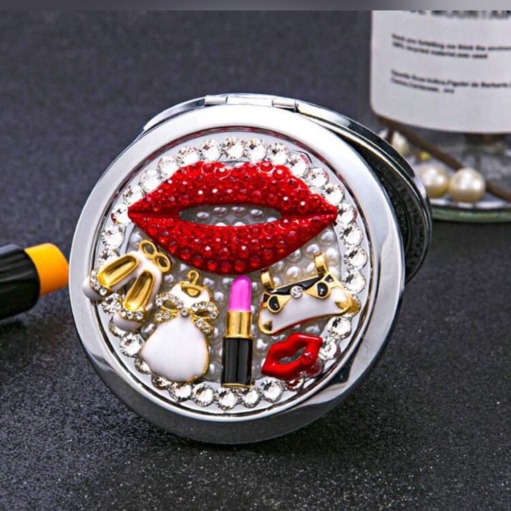 GLITZ AND GLAM FOLDABLE POCKETS MIRROR. - Picture 3 of 7
